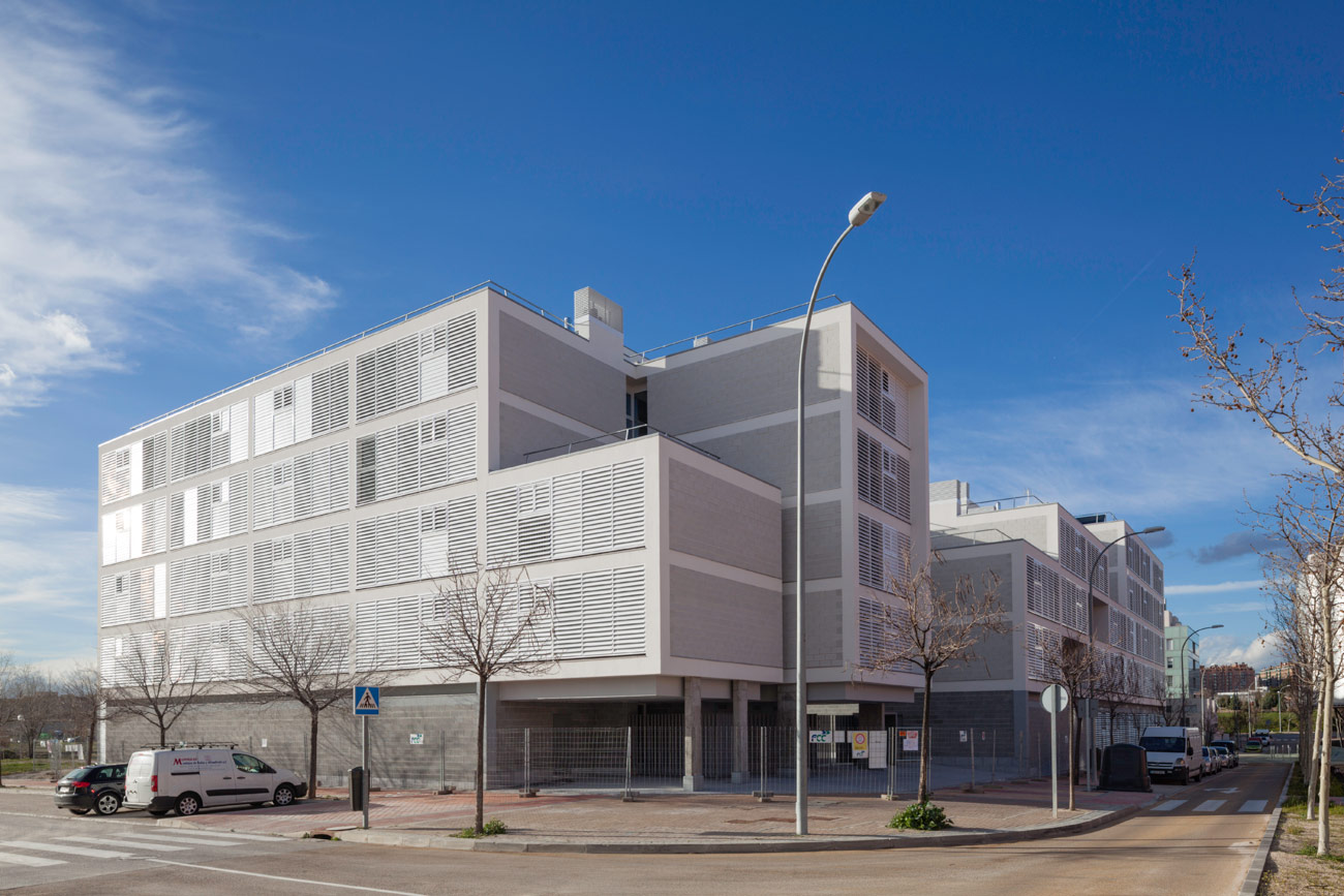 viviendas en vallecas vista fachadas esquina fotografía olalquiaga arquitectos 2009