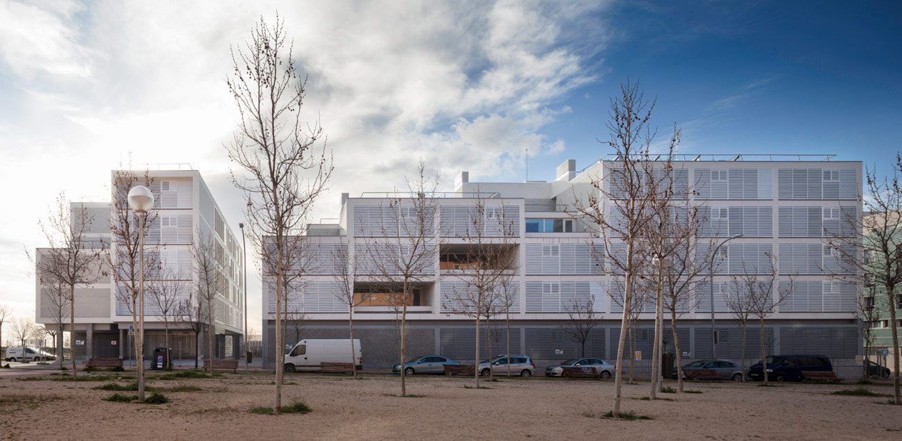 viviendas en vallecas vista fachadas frontal fotografía olalquiaga arquitectos 2009