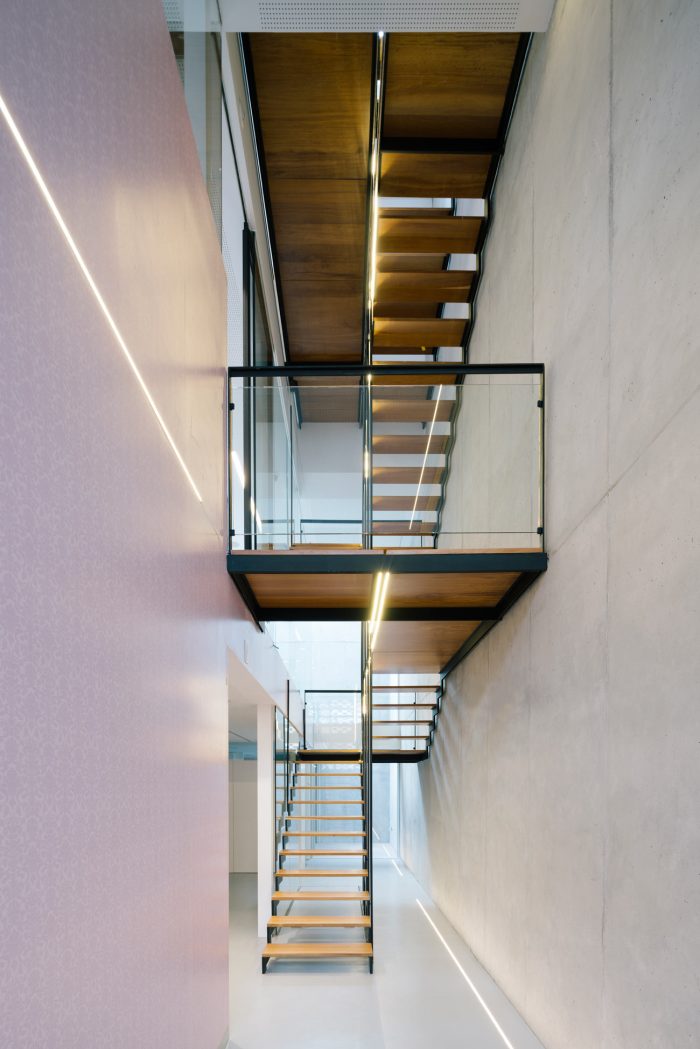 fotografia escalera vivienda unifamiliar casa T olalquiaga arquitectos 2014